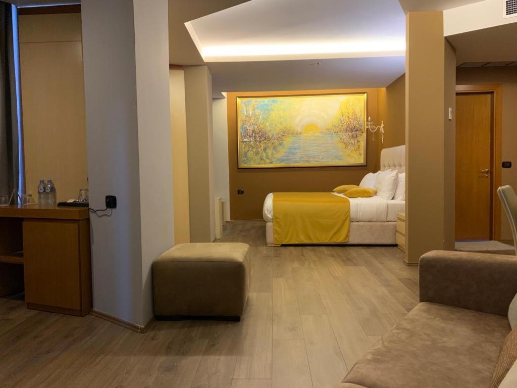 Albanopolis Hotel Tirana Exterior photo