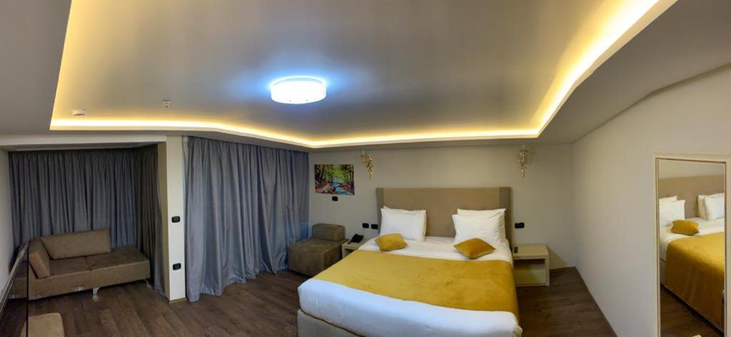 Albanopolis Hotel Tirana Exterior photo