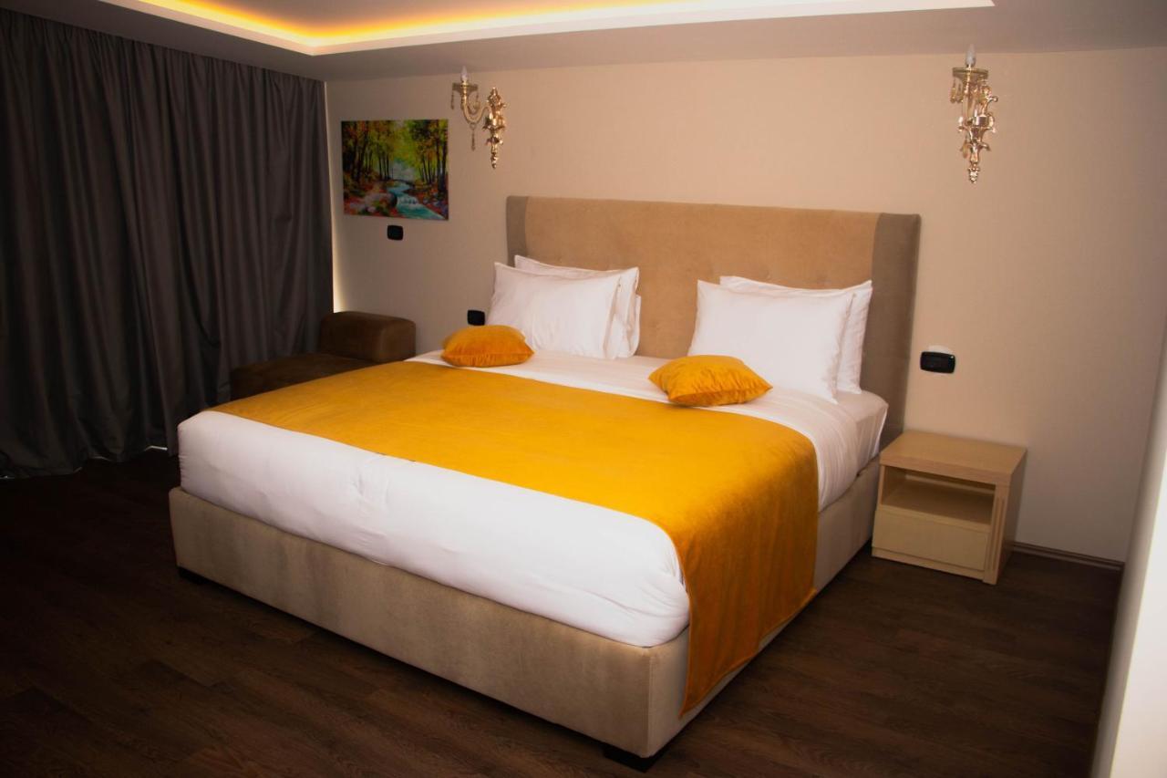 Albanopolis Hotel Tirana Exterior photo