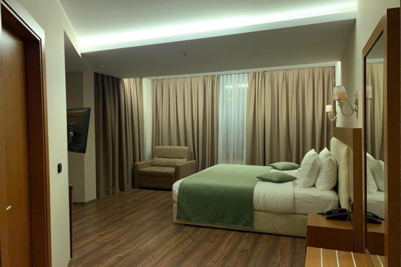 Albanopolis Hotel Tirana Exterior photo