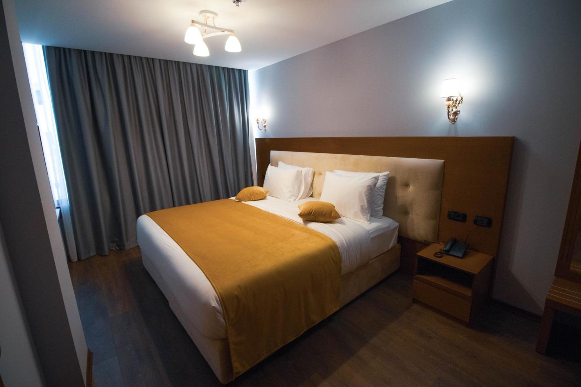 Albanopolis Hotel Tirana Exterior photo