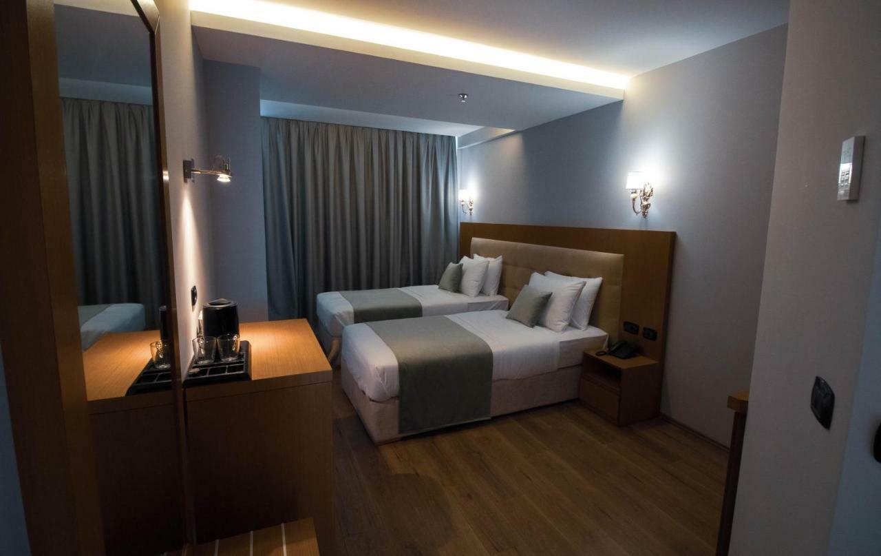 Albanopolis Hotel Tirana Exterior photo