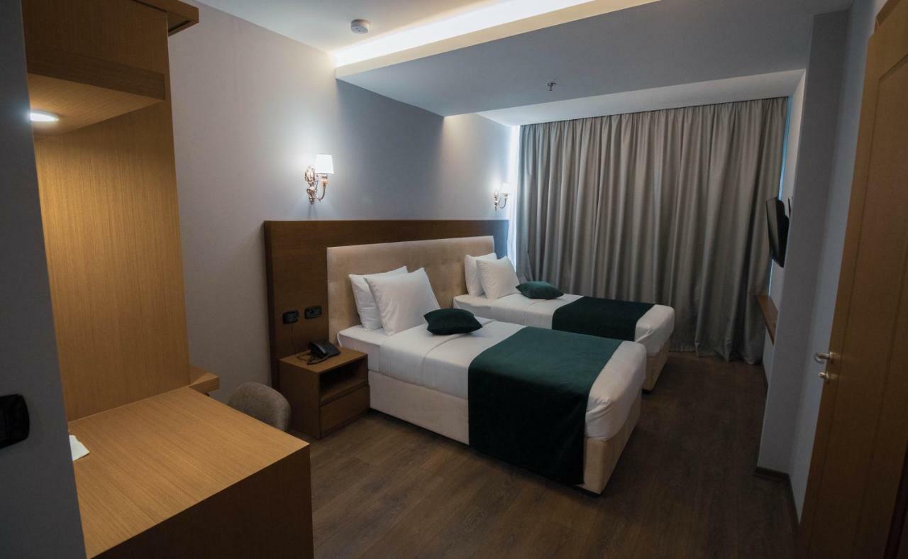 Albanopolis Hotel Tirana Exterior photo