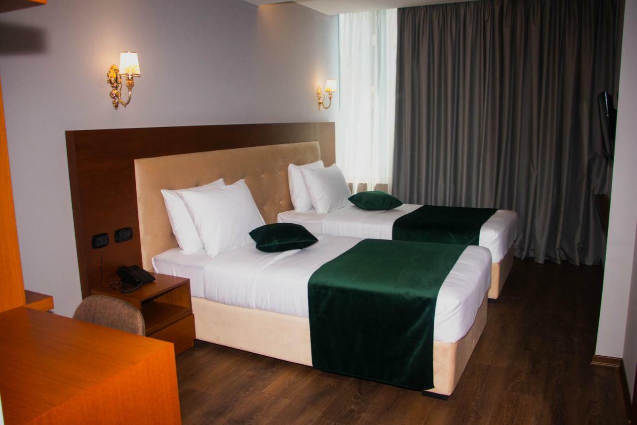 Albanopolis Hotel Tirana Exterior photo