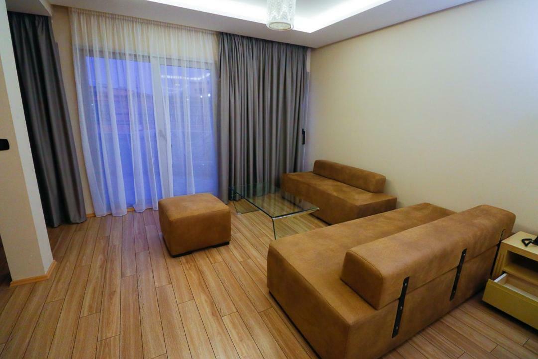 Albanopolis Hotel Tirana Exterior photo